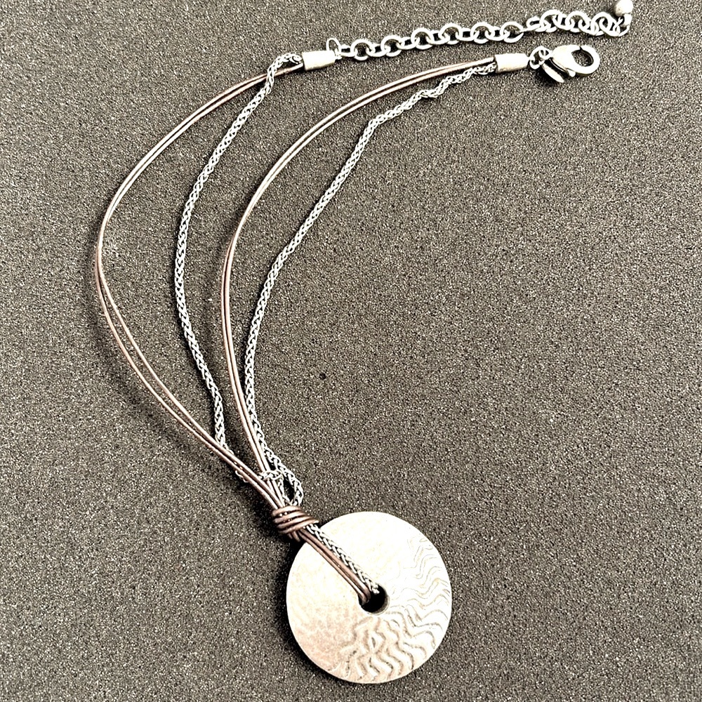 Silver Chicos Necklace silver Stylized Shell/Fossil Pendant SUPER FAST S…